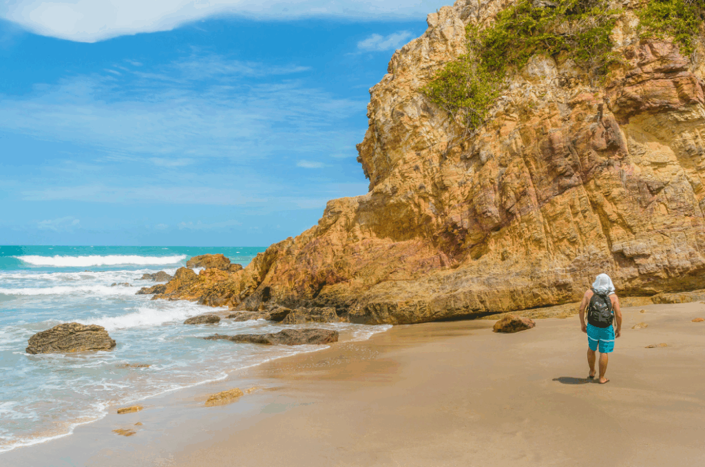 Rapaz em visita solo a Jericoacoara